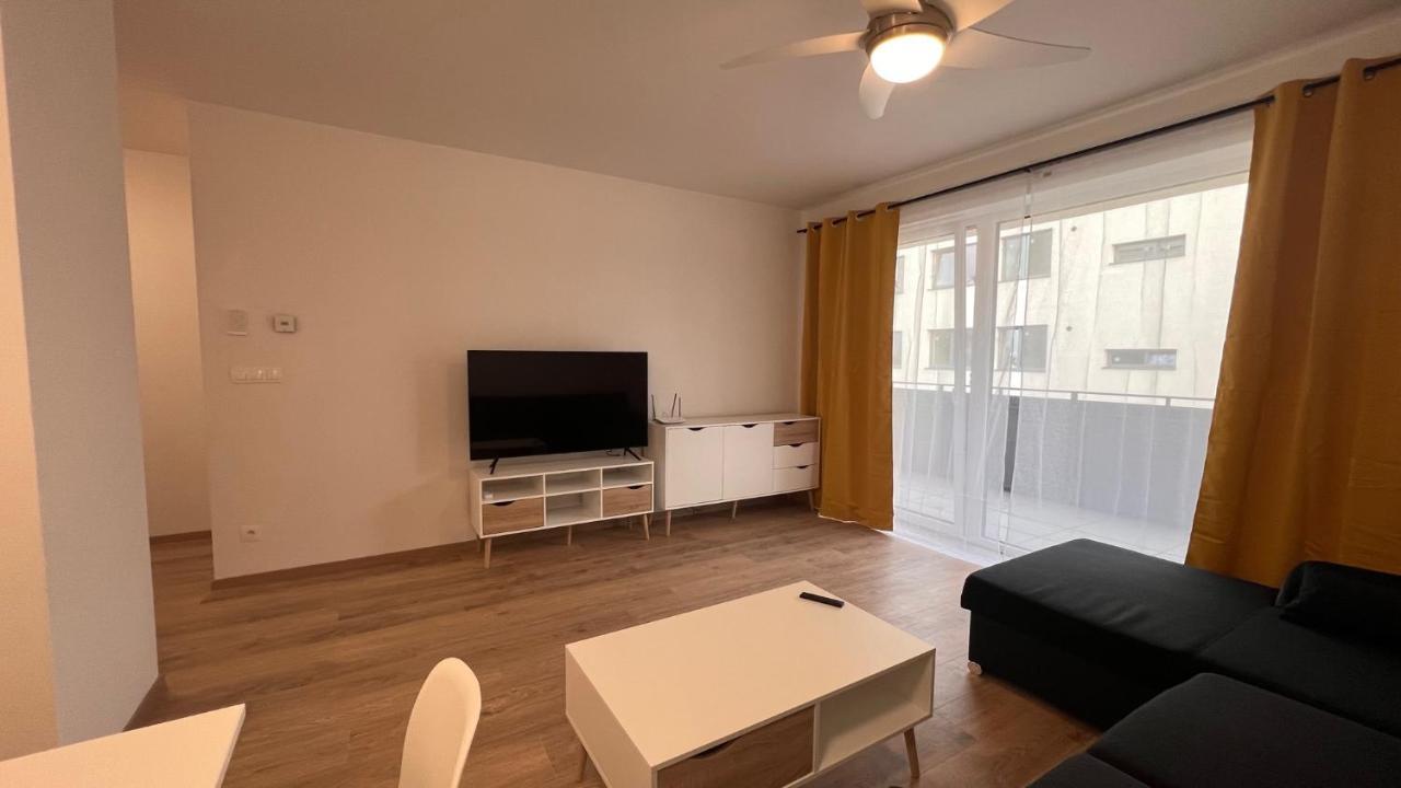 2 Room Apartment Rovinka, 204 Dış mekan fotoğraf