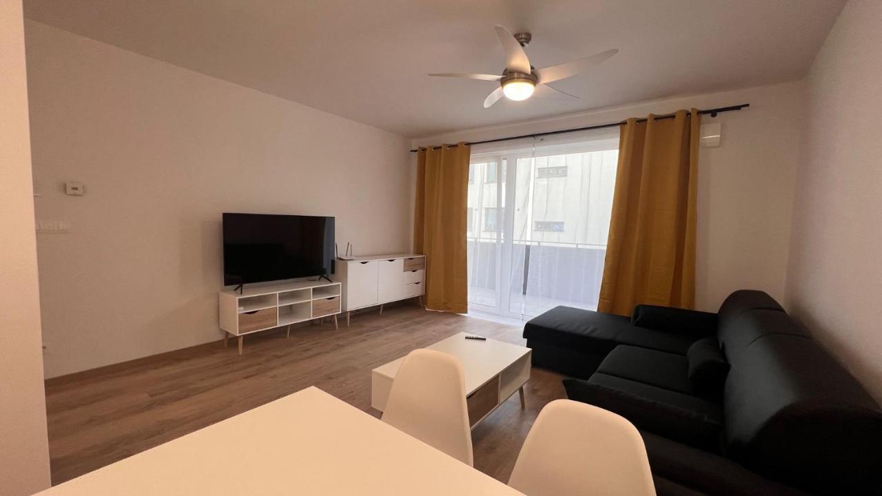 2 Room Apartment Rovinka, 204 Dış mekan fotoğraf